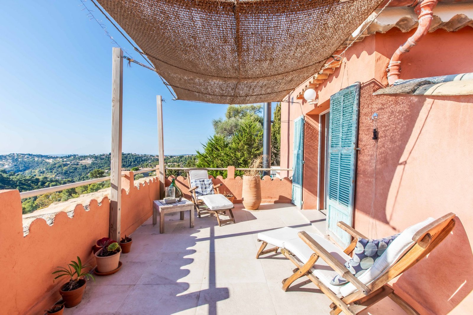 Maison atypique dans l&rsquo;arrière pays Niçois